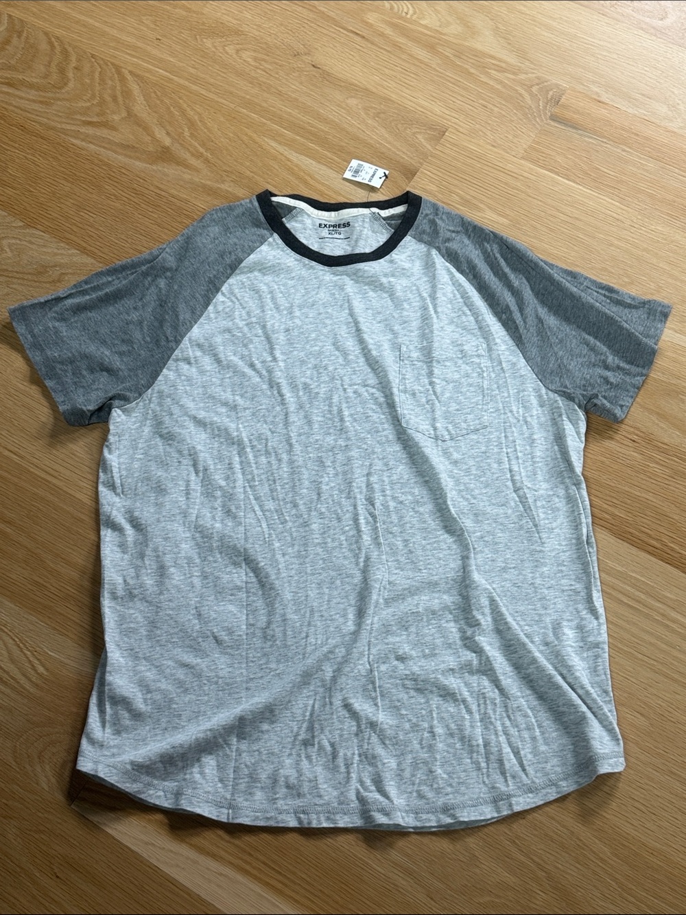 NWT Men’s vintage Express baseball t-shirt, perfect condition. XL